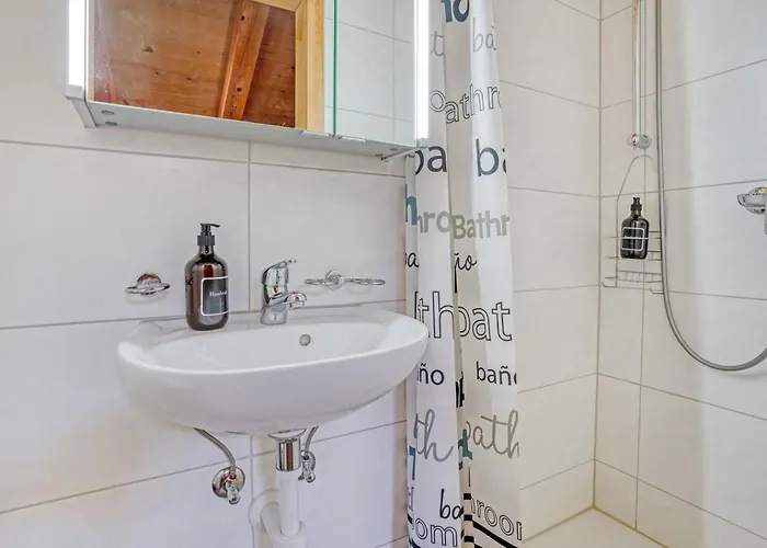 Chalet-apartment Mit Balkon & Gratis Parkplatz דירה לנק