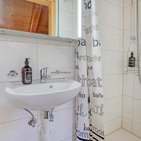 Chalet-apartment Mit Balkon & Gratis Parkplatz Lejlighed Lenk